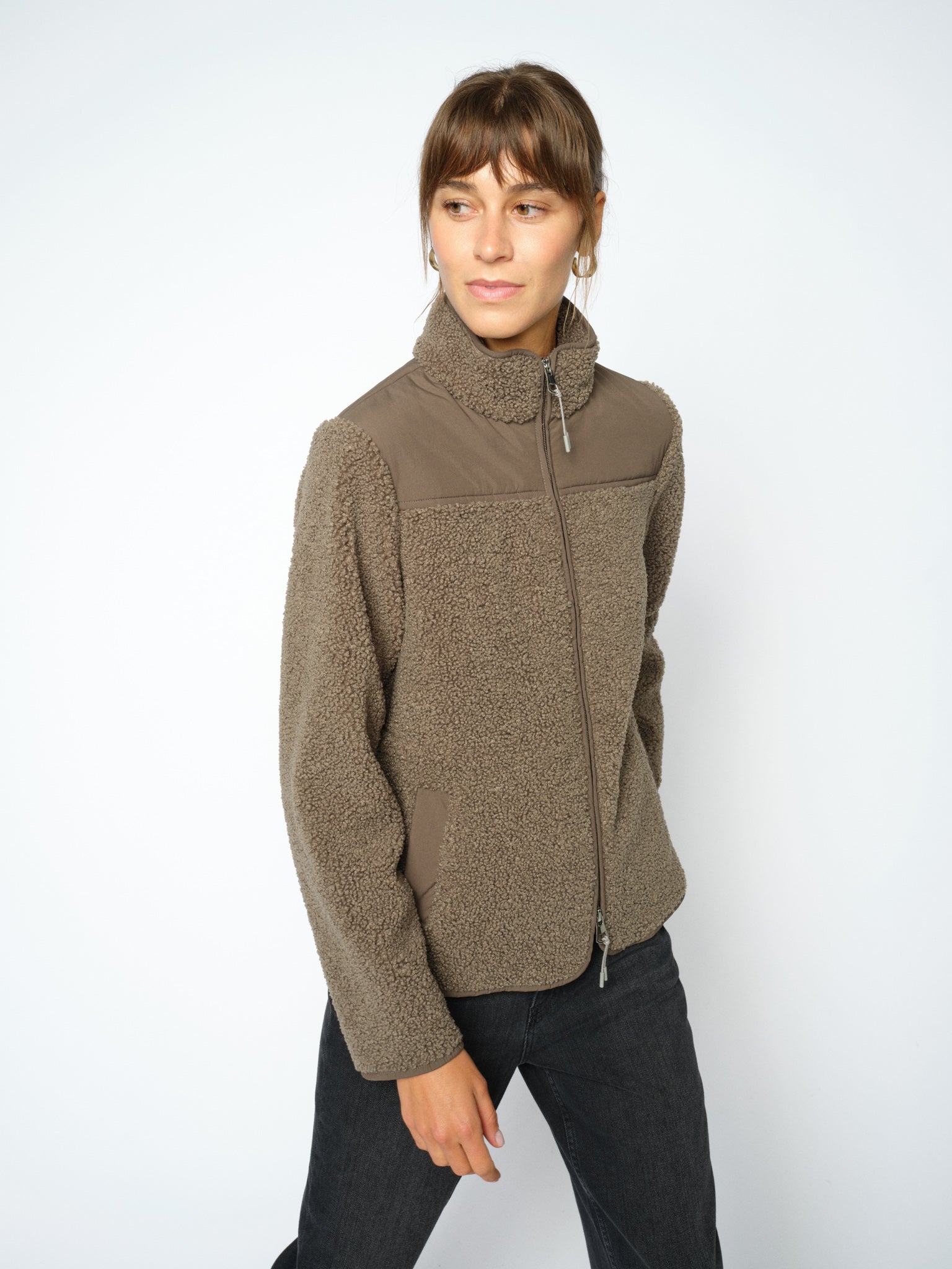 Modelshot / Dusty Olive / Detail